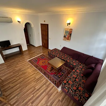 Pasha Suite, Floor 아파트