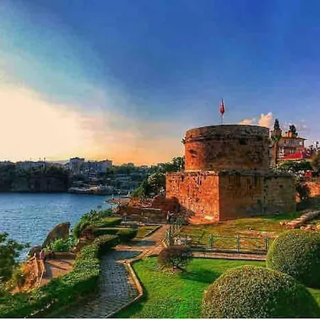 Pasha Suite, Floor *