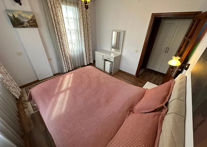 Pasha Suite, Floor *