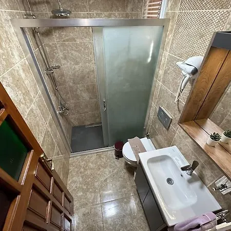 Pasha Suite, Floor
